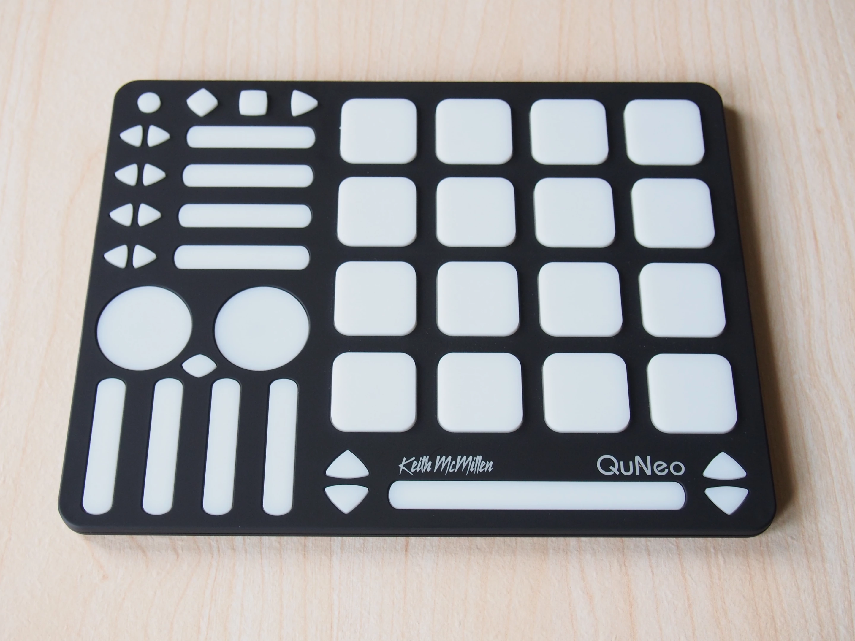 Review: The QuNeo 3D Multi-Touch Pad Controller